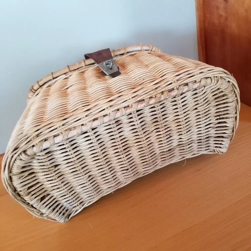 VTG Fly Fishing Creel Wicker & Leather Basket Fish Shape Buckle Cabin Decor 12x8